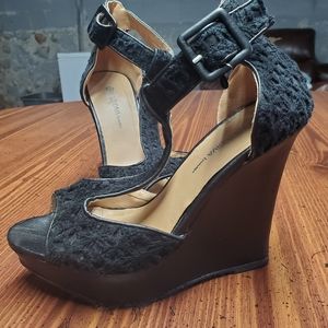 Open toed black wedge shoes